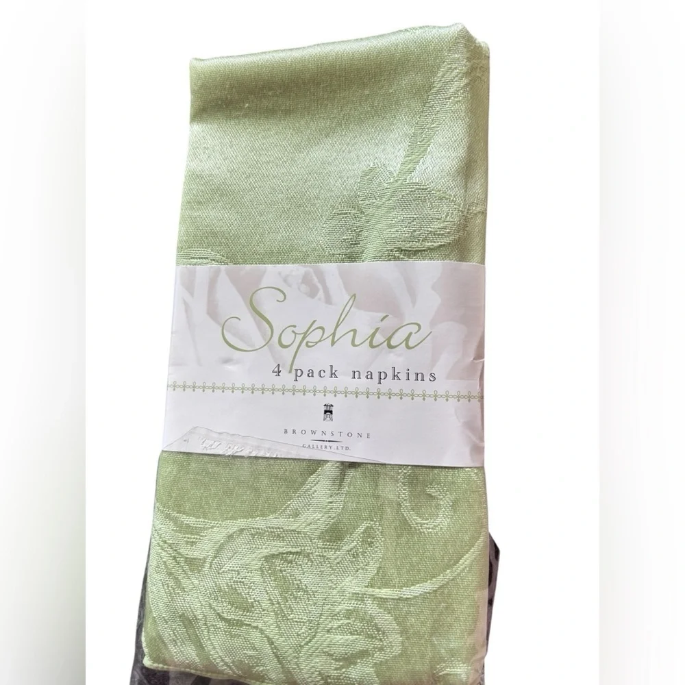Sophia 4 PK Brownstone Cloth Dining Napkins Green Cotton Blend Embossed Print